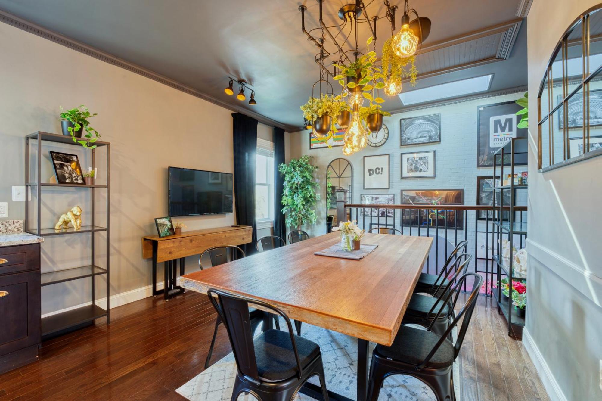 Holiday home 3br Oasis With Private Theater & High-speed Wi-fi Washington